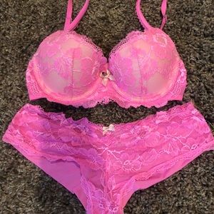 Body by Victoria Bra Set 💗